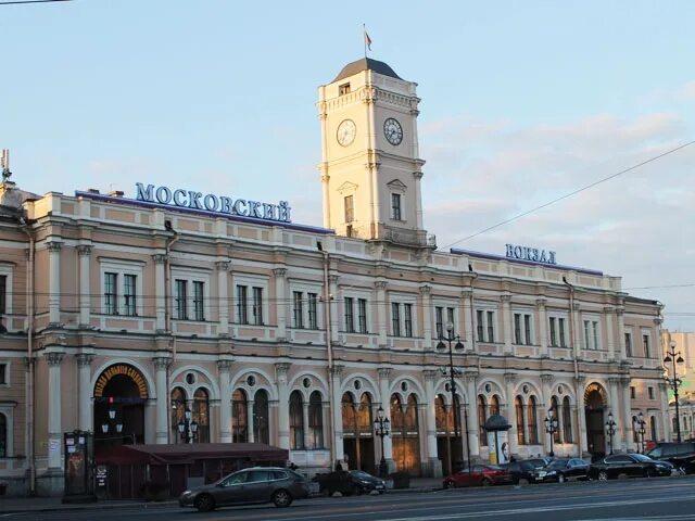 Московский вокзал банки. Московский вокзал, санкт-петербург, невский проспект. московский вокзал санкт-петербург невский проспект 48. невский проспект 55-московский вокзал. каланча ленинградский вокзал.