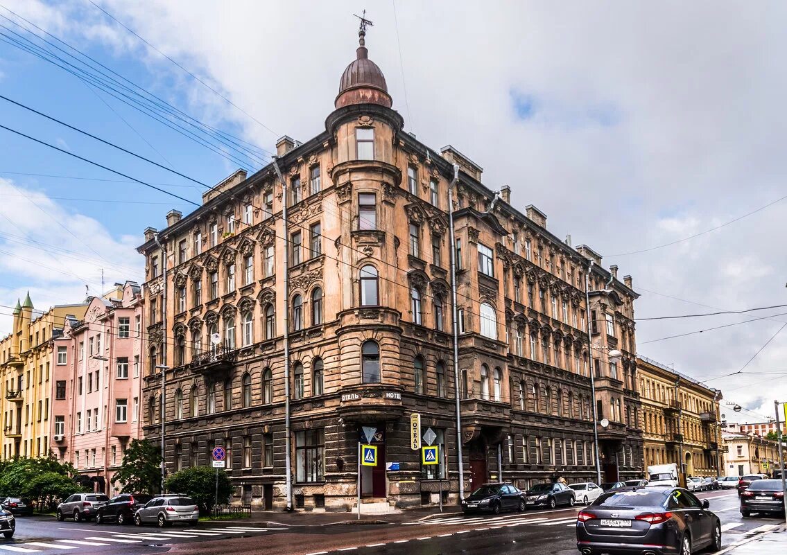 Спб ул толстого. Санкт-Петербург улицы. Садовая Санкт-Петербург. Санкт-Петербург, Садовая улица, 53. Ул. Радищева, 40 Санкт Петербург.