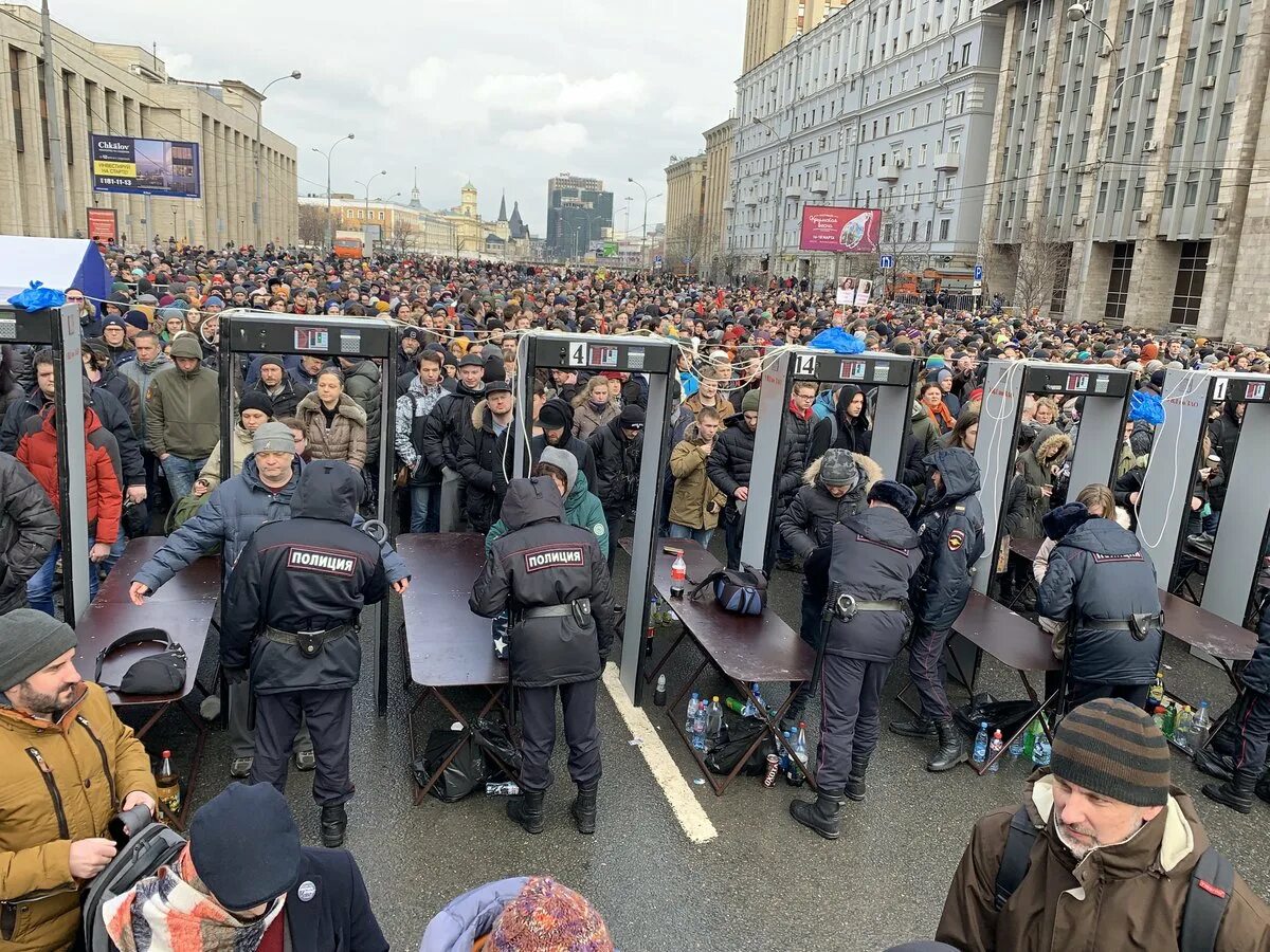 Последние новости часа в мире и россии. Митинг. Митинги в Москве сейчас. Метингитв России последние событ. Митинг фото.