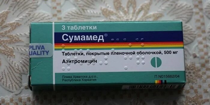 Три таблетки от кашля антибиотик. Таблетки антибиотик от кашля взрослым 3 таблетки. Антибактериальные таблетки от кашля взрослым. Антибиотики в таблетках от простуды и кашля.