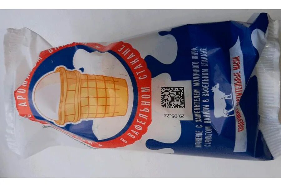 Какой жир в мороженом. Упаковка для мороженого вафельный стаканчик. Мороженое флаг России. Каррагинан в мороженом. Вафельный стакан фабрика грёз шоколад поспел.