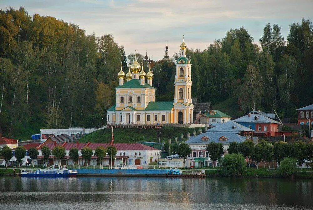 Город Плес Ивановской области. Плес Жемчужина Волги. Г.плёс Ивановской области достопримечательности. Плёс на Волге город.