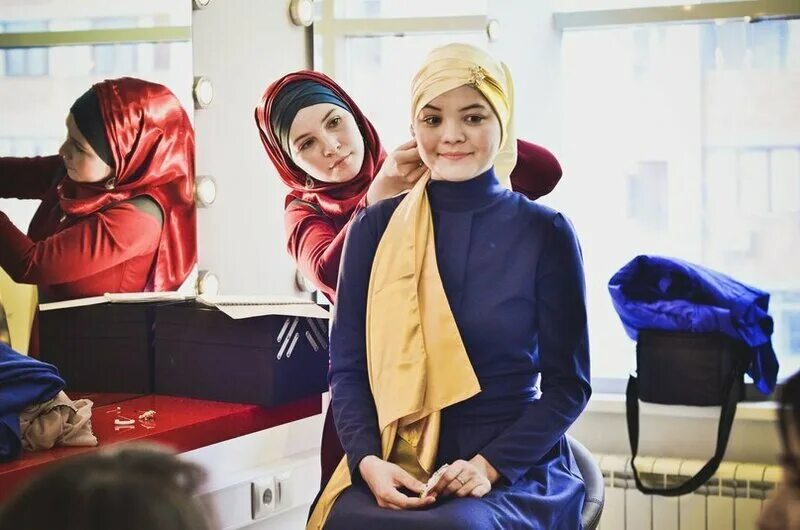 Мусульманских волосатые. Аурат женщины в Исламе. Хиджаб это обязанность. Обязанности мусульманки платок. Хиджаб Узбекистан.