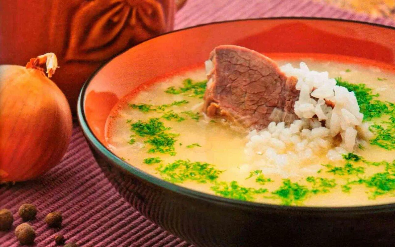 Как сварить суп с рисом и картошкой. Шорва армянский суп. Рисовая похлебка. Суп с рисом. Рисовый суп с говядиной.
