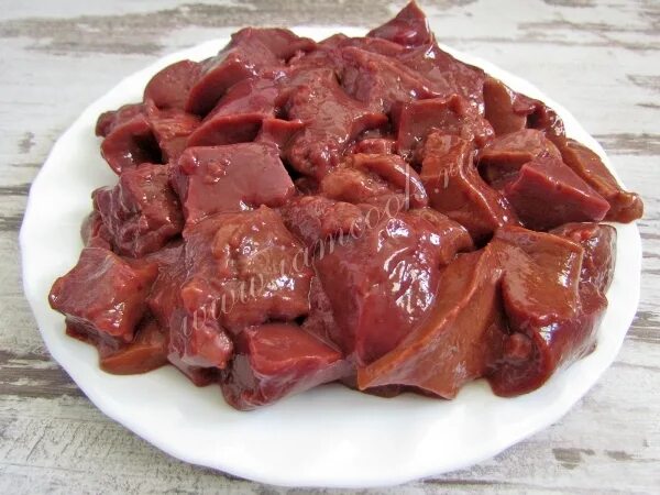 Говяжья печень в сыром виде. Печень еда. Можно ли собаке сырую печень говяжью. Диафрагма говяжья субпродукт. Клапан сердца говяжий для собак.