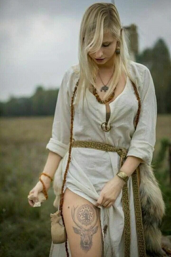 Скандинавские развратницы. Скандинавская одежда Викинг Viking. Платье в стиле викингов женские. Викинги стиль женщины. Фотосет в стиле викингов.