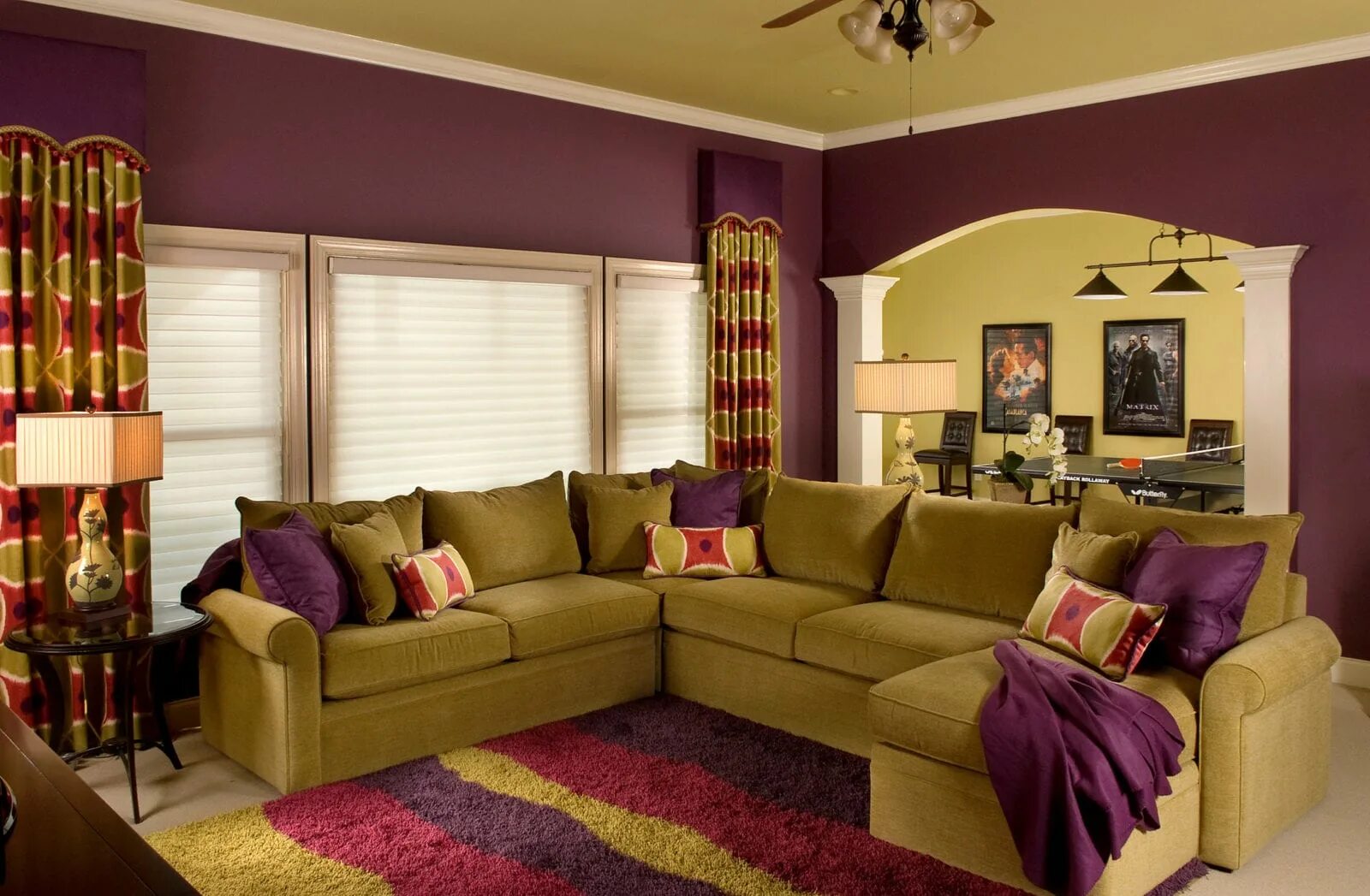 Цвет диванов в интерьере гостиной. Цветовые решения в интерьере. Цветовые сочетания в интерьере гостиной. Яркий интерьер гостиной. Цветовая гамма в интерьере гостиной.