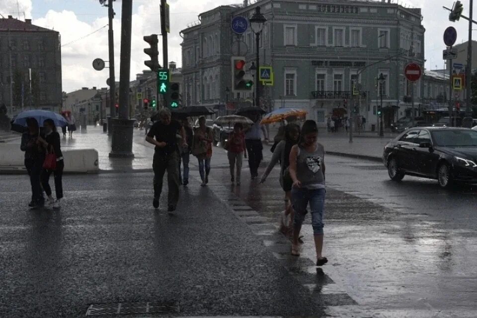 Дождь в реальном времени москва. Погода в Москве фото. Погода в Москве сейчас фото. Ветер в Москве. Погода в Москве сейчас фото в реальном времени.