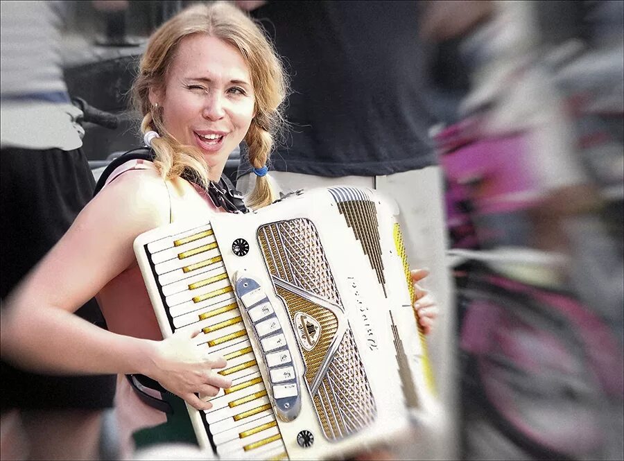 Играй рассказывай тальяночка. Рассказывай тальяночка сама. Играй тальяночка сама. Викторина военных песен эхо прошедшей войны «. Детские стихи фатьянова.