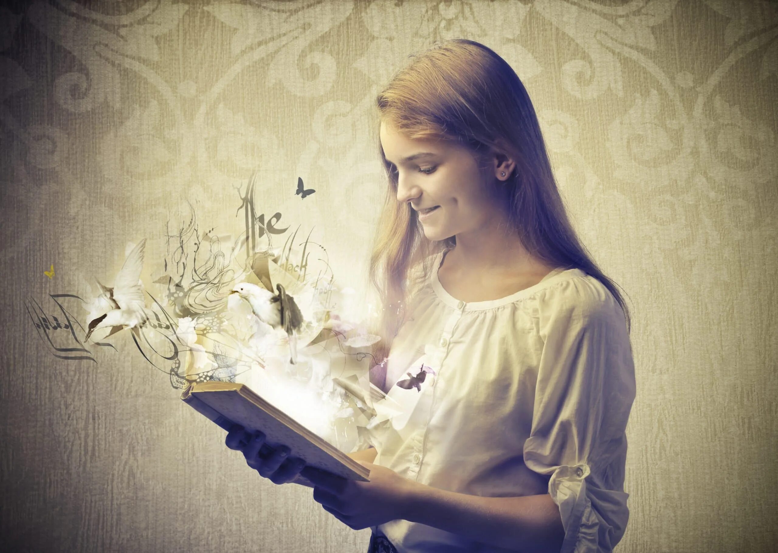 Поэтический образ. Девушка с книгой мечтает. Девушка с книгой волшебство. Девушка воображение. Девочка с книжкой в руке.