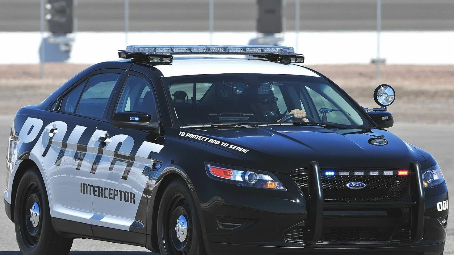 Полицейские машины в америке. Ford Taurus Police Interceptor. Ford Police Interceptor. Ford Police Interceptor 2013. Ford Police Interceptor Таурус.