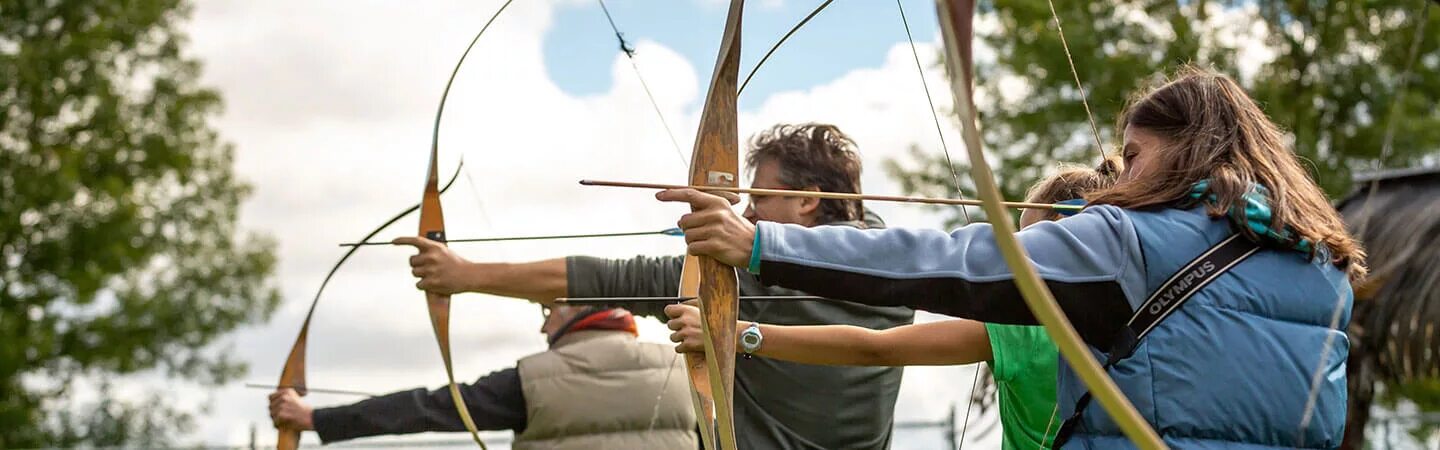 Луков слушать. Марк стреттон лучник. Английский лук лонгбоу. Луков слушать. Традиционный башкирский лук.