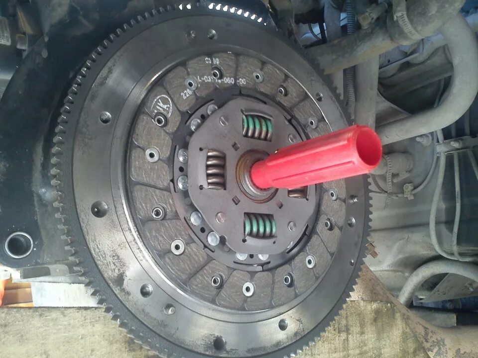 Сцепление ваз 2114. Направляющая для диска сцепления ваз 2114. Приспособление для центровки сцепления камаз 43118. Шлицы сцепления ваз 2110. Оправка диска сцепления ваз 2110.