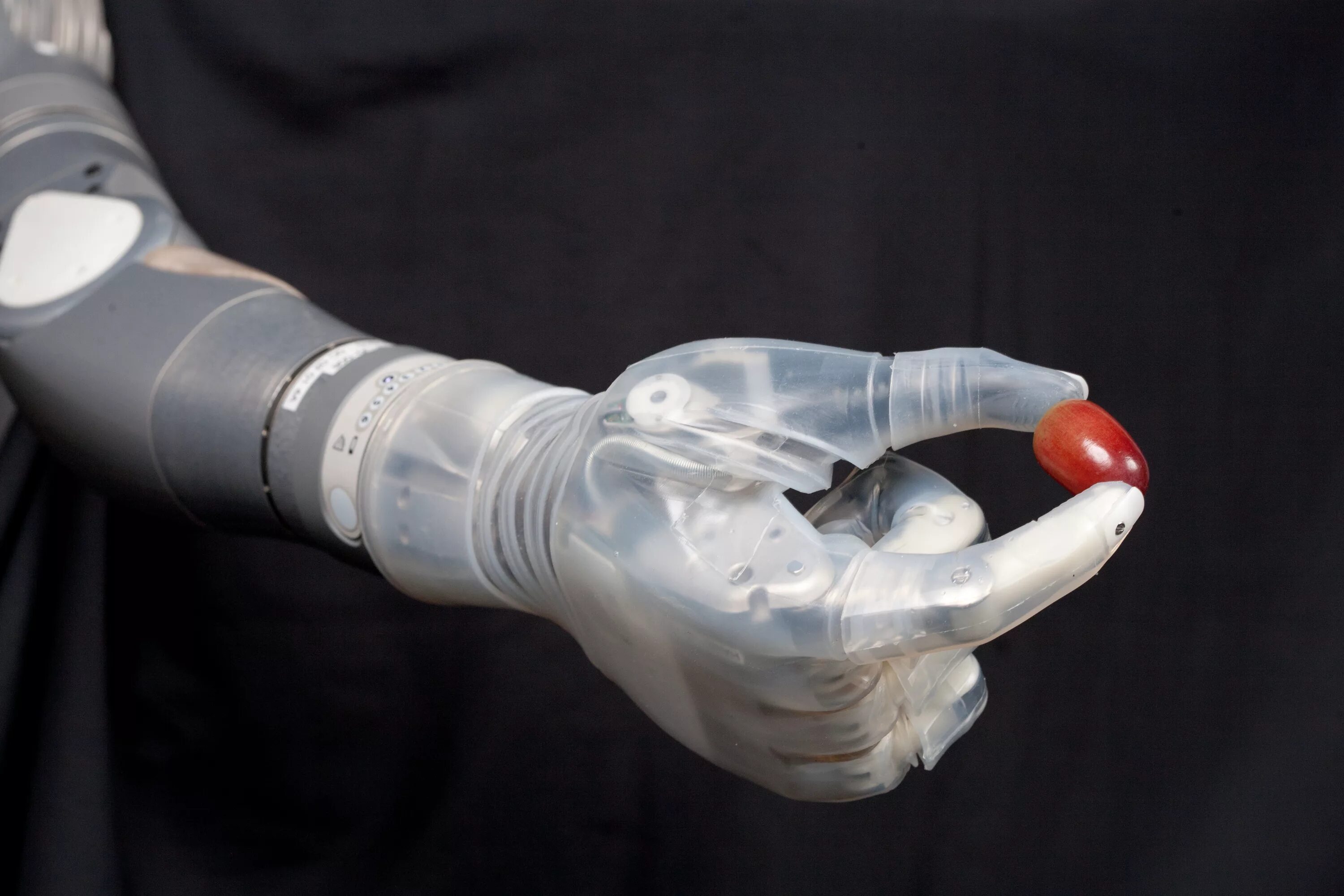 Deka Arm — 3. Протез руки Deka Arm System (DARPA). Нейробионика протезы. Luke Arm протез.