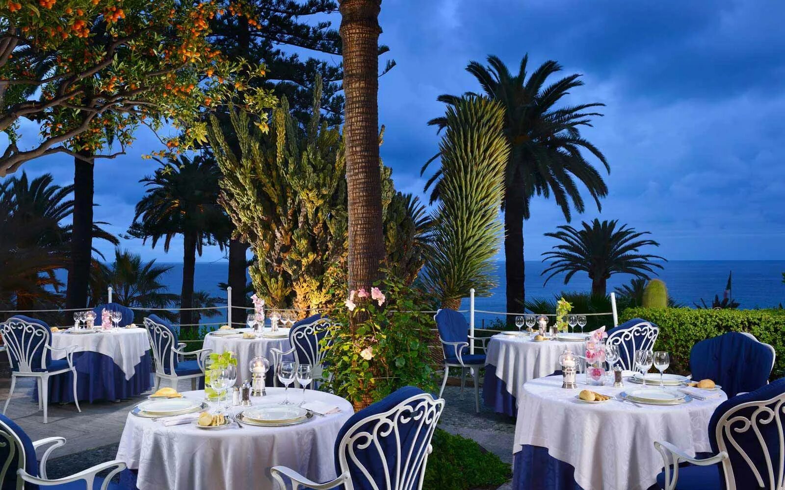 Сан-ремо италия фото. Сан-ремо италия. Royal hotel sanremo. Заброшенный отель в санремо. Гостиница сан ремо.