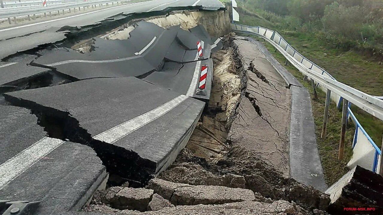 Закрытые дороги в россии. Разрушение дороги. Дороги России. Германия разрушенные дороги. Дорожное полотно в Германии.