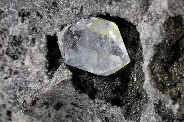 Как выглядит реальный алмаз 101.73-carat diamond to be auctioned in Geneva Global Times