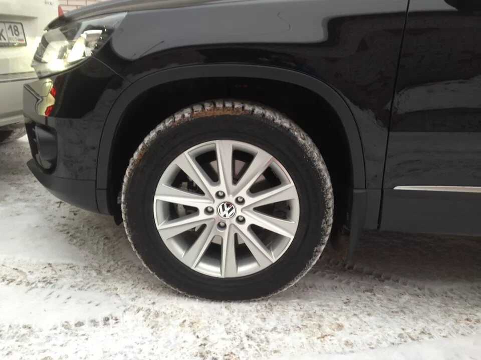 235 диски. 235/55 R17 Tiguan. Колеса 235 55 r17 на Фольксваген Джетта. 235/55 R17 диск Tiguan. Tiguan 1 r17.