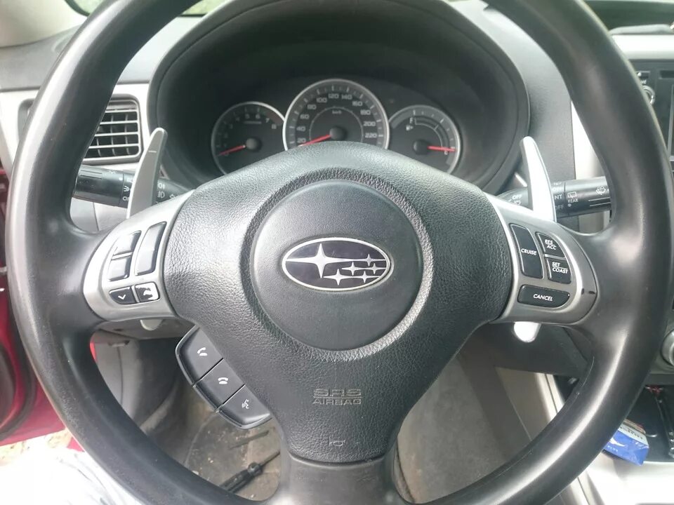 Руль слева. Руль субару импреза. руль subaru impreza gh. кнопки руля subaru impreza gh. impreza gh2 круиз контроль.