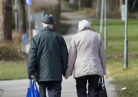 Пенсионер отрабатывает 2 недели или нет