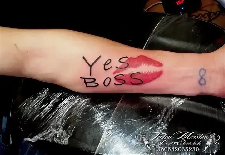 Yes boss песня. Yess boss тату. Hess is more yes boss. Губы тату эскиз. Hess is more yes boss.