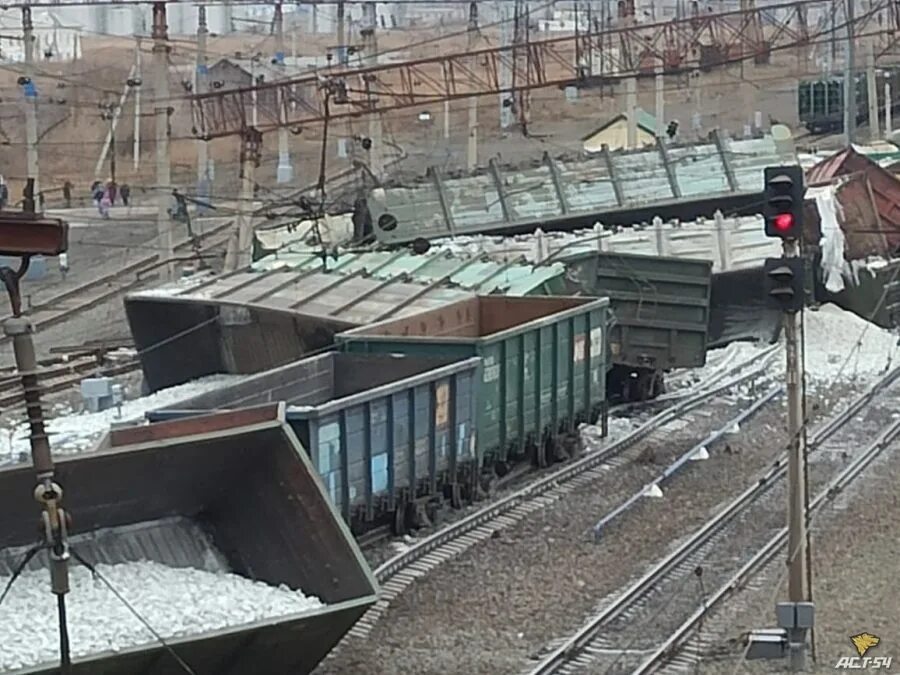 Крушение поезда в Татарске Новосибирской области. Сход 30 вагонов Новосибирск. Сход вагонов на станции Татарская. Сход вагонов в Минусинске. Сход вагонов на жд сегодня