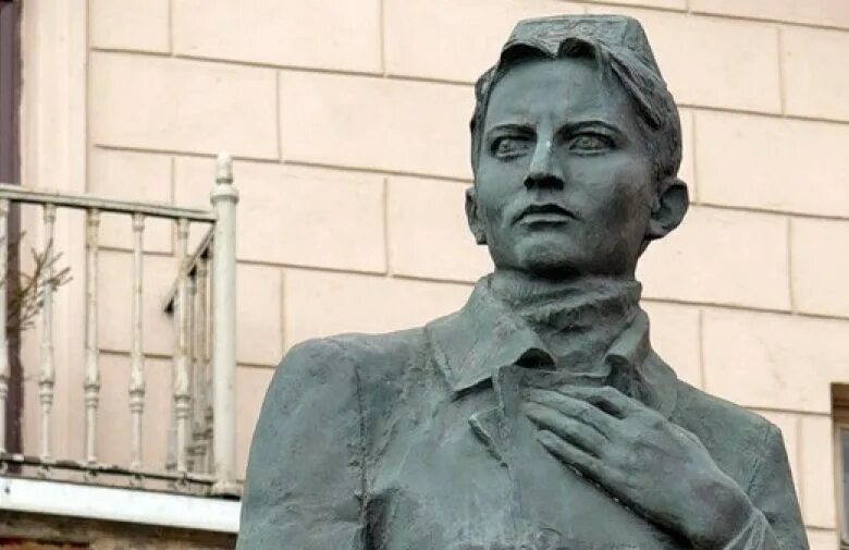Тукай. Габдулла тукай поэт. памятник габдуллы тукая. портрет габдуллы тукая. тукай в казани.