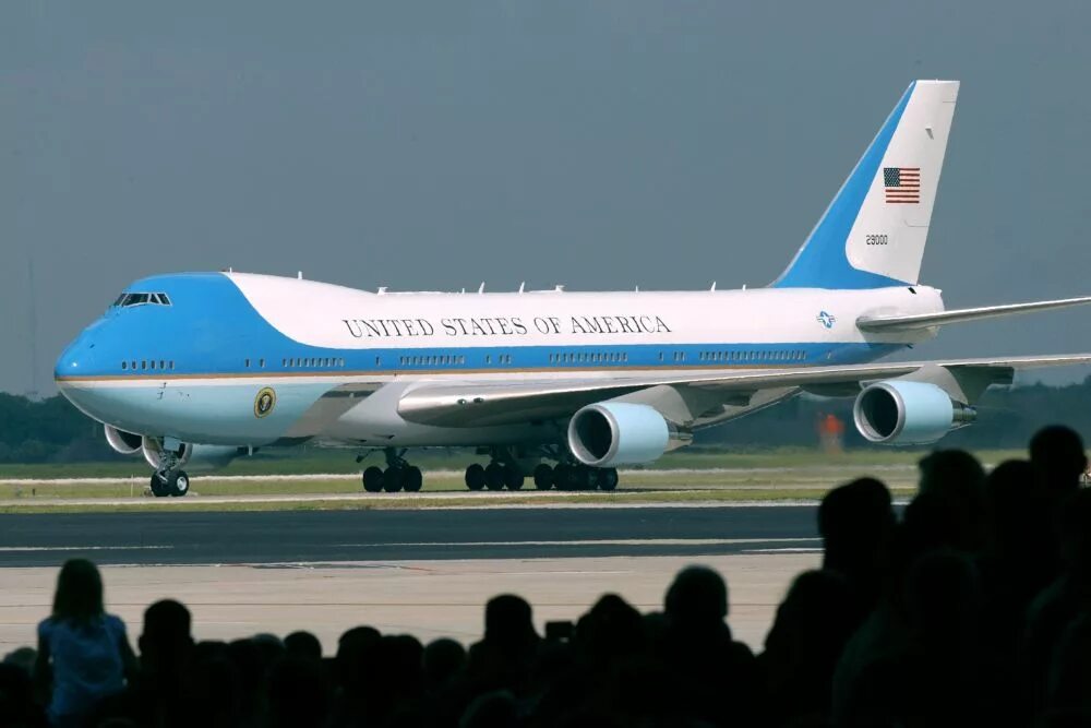 Самолет глав стран. Президентский Боинг 747. B747 Air Force one. Самолет Боинг 747 президента США. Boeing 747 Air Force one.