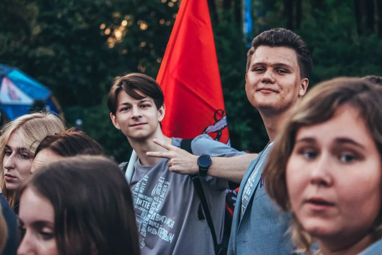 День первокурсника 2024 москва парк горького. День первокурсника 2024 москва парк горького. 40 тысяч человек фото. Митинги во франции 2020. Молодежный фестиваль три четыре.