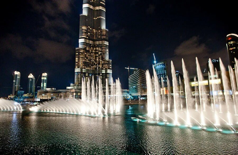 Дубай Молл фонтан. Бурдж Халифа фонтаны. Поющие фонтаны Бурдж Халифа. Дубай Бурдж Халифа Поющие фонтаны.