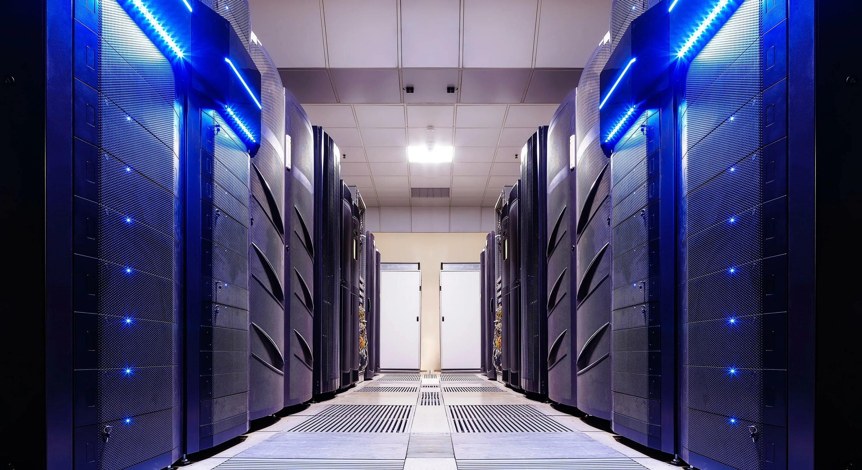 The computers were more expensive. Дорогие вещи. Макбук 2021 золотой. Orion x компьютер. Специалист it технологий.