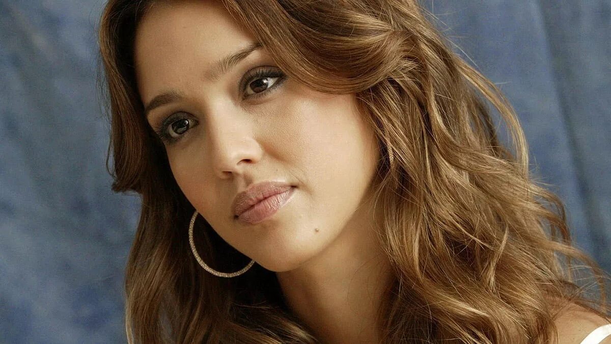 Мисс вселенная габриэла ислер. Сильно красивые женщины. Красавица айшвария рай. Айшвария рай баччан. Джессика альба красивая.