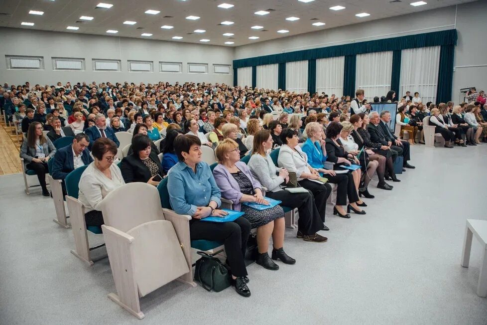 Форум руководителей образования. Год учителя и наставника 2025. проект минпросвещения педагогические династии. образовательный форум саратов. школа 45 саратов учителя.