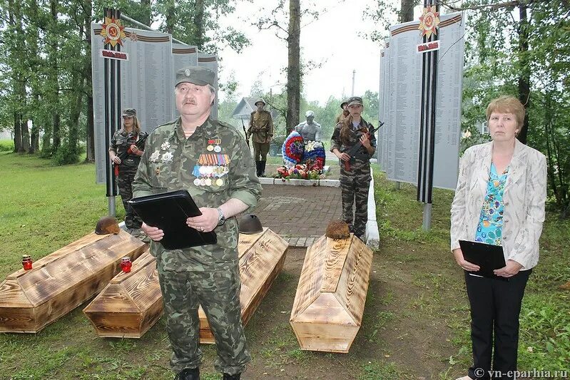 Сайт демянского муниципального. Село Лычково Новгородской области Демянский район. Демянский район деревня Лычково. Братская могила в Лычково Новгородская обл. Демянский район Новгородской области.