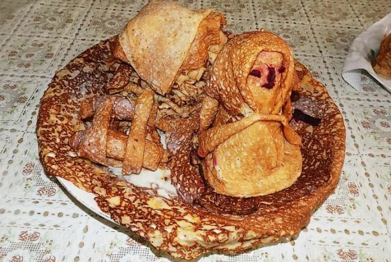 стол на масленицу. блины на молоке. украшение блинов на масленицу. блинчики на минералке. пошаговое приготовление блинов.