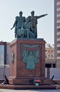 Памятник основателям