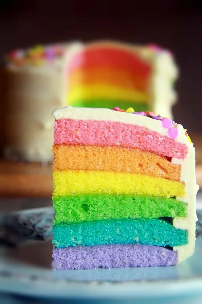Радужная еда. Радужные сладости. Радужный торт фанфети. Разноцветные роллы. Радужные чизкейк на день рождения.