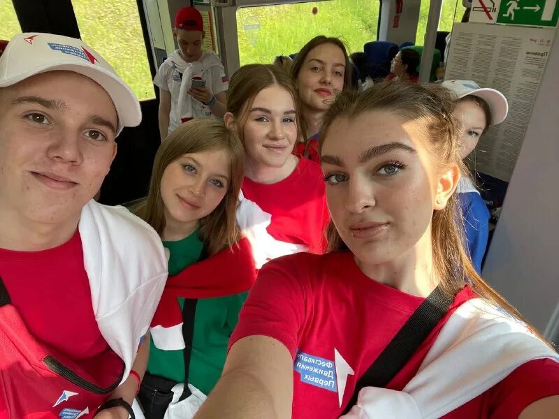 Как стать активистом движения первых. Российское движение детей и молодёжи движение первых таблица. Молодежь россии. Общероссийское движение детей и молодежи. Общероссийское движение детей и молодежи.