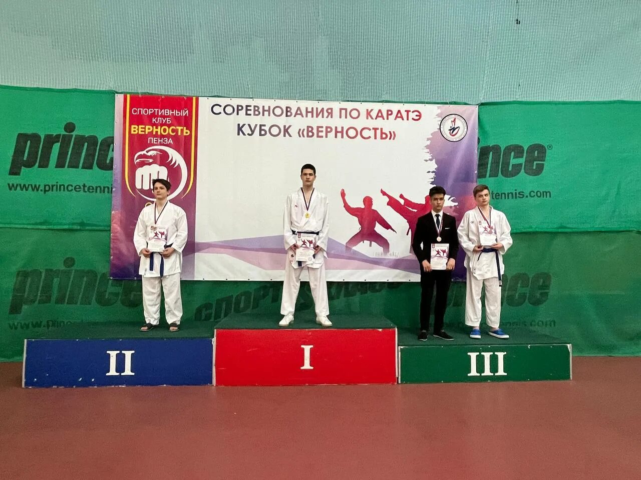 Семья согретая любовью всегда надежна и крепка. Ансамбль верность клуб ветеранов тулака шутовка. Клуб верность клубу. Карате лидер татищево. Встреча.