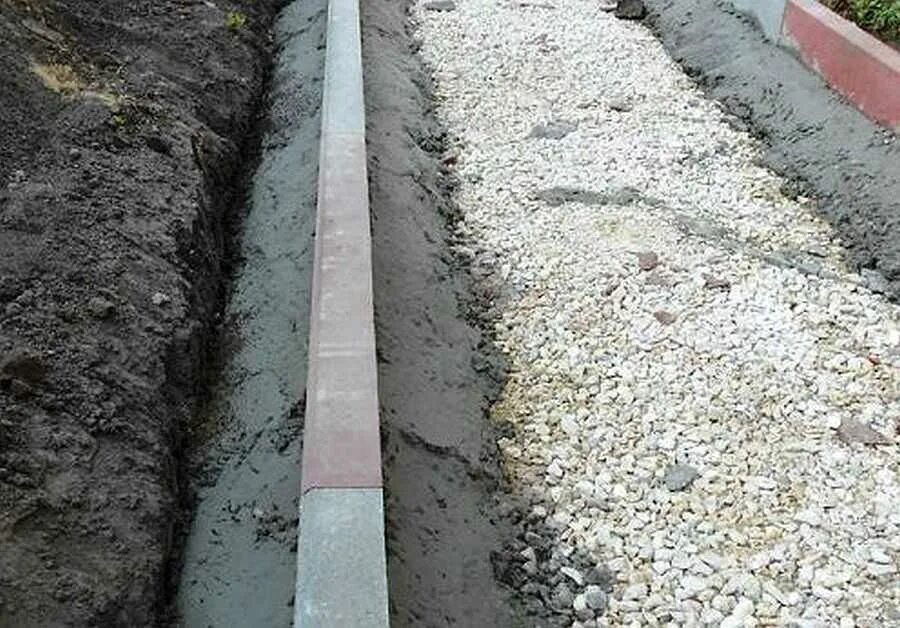 Установка бордюров под тротуарную