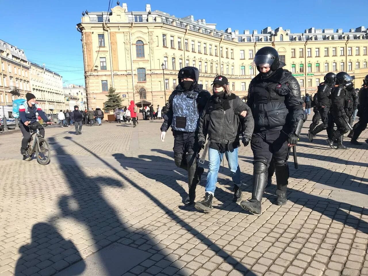 Хлопки в петербурге сегодня. Протесты в Петербурге. Сенная площадь. Акции протеста.