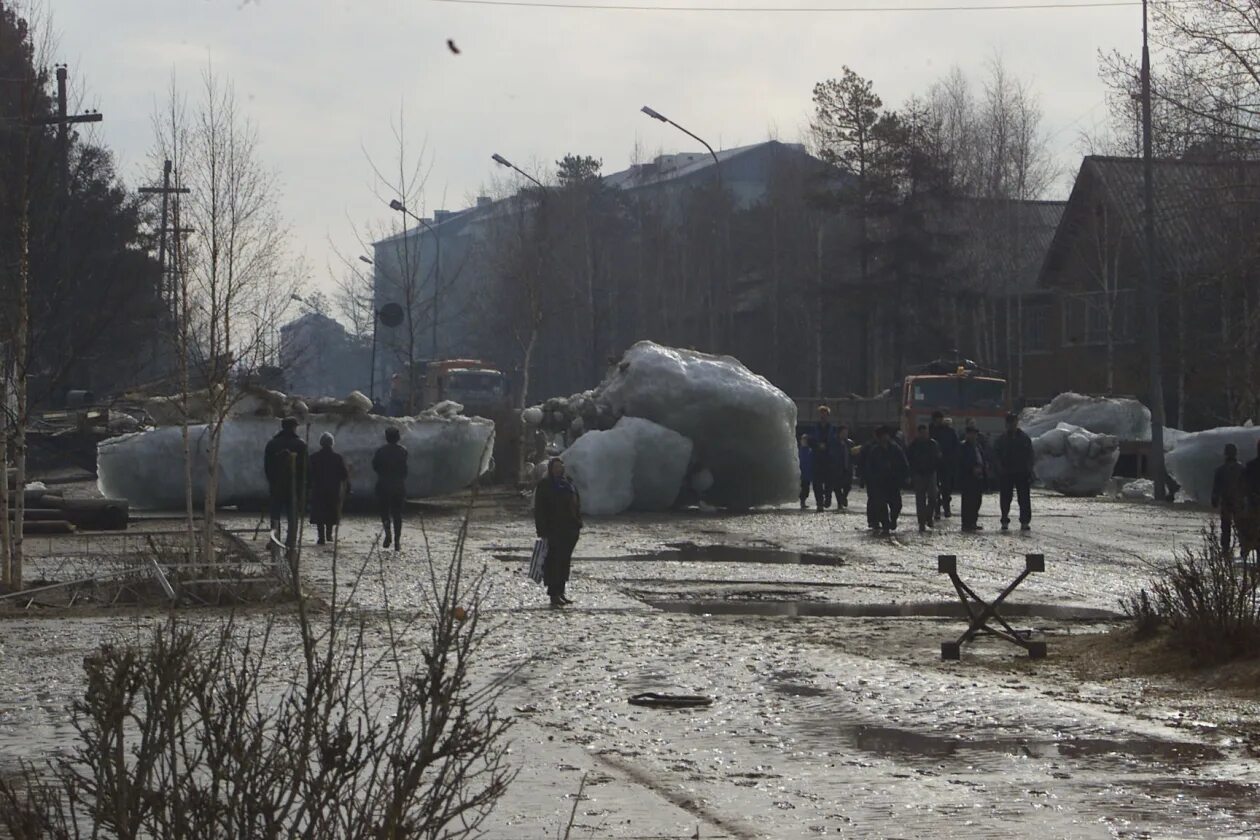 Ленск наводнение 2001. Село нюя якутия. Ленск наводнение 2001. Погода на неделю в ленске саха якутия. Ленск якутия 2001.