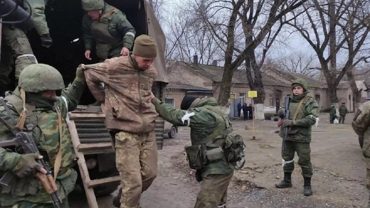 Российские солдаты на Украине. Российские солдаты на украим. Украинские войска. Россия завершает военные