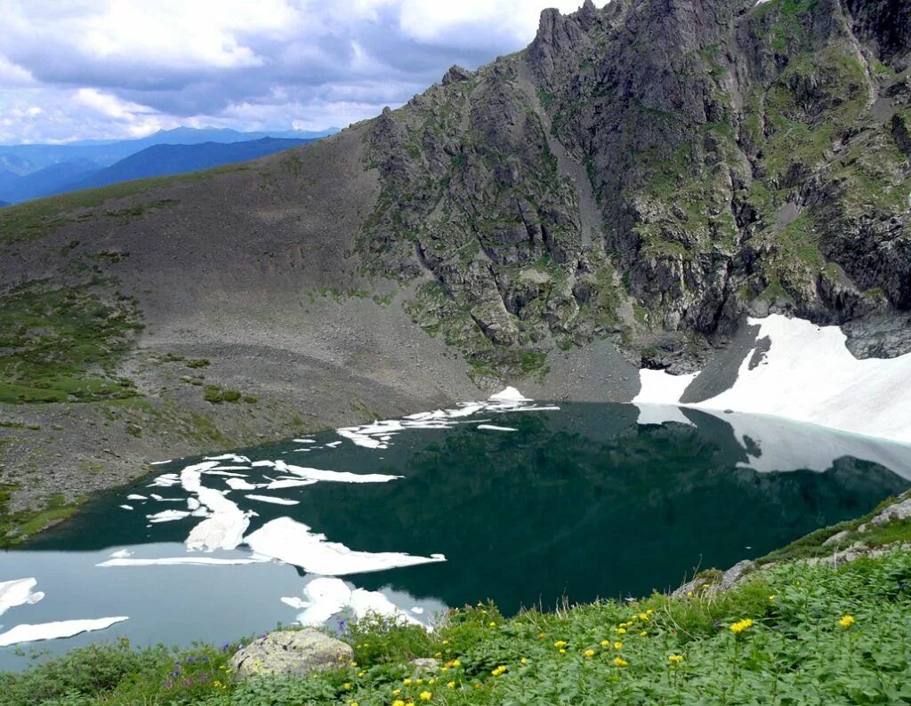 Красная гора алтай усть кокса. Красная гора алтай усть кокса. Озера на горе красной. Красная гора мультинские озера. Озера на горе красной.