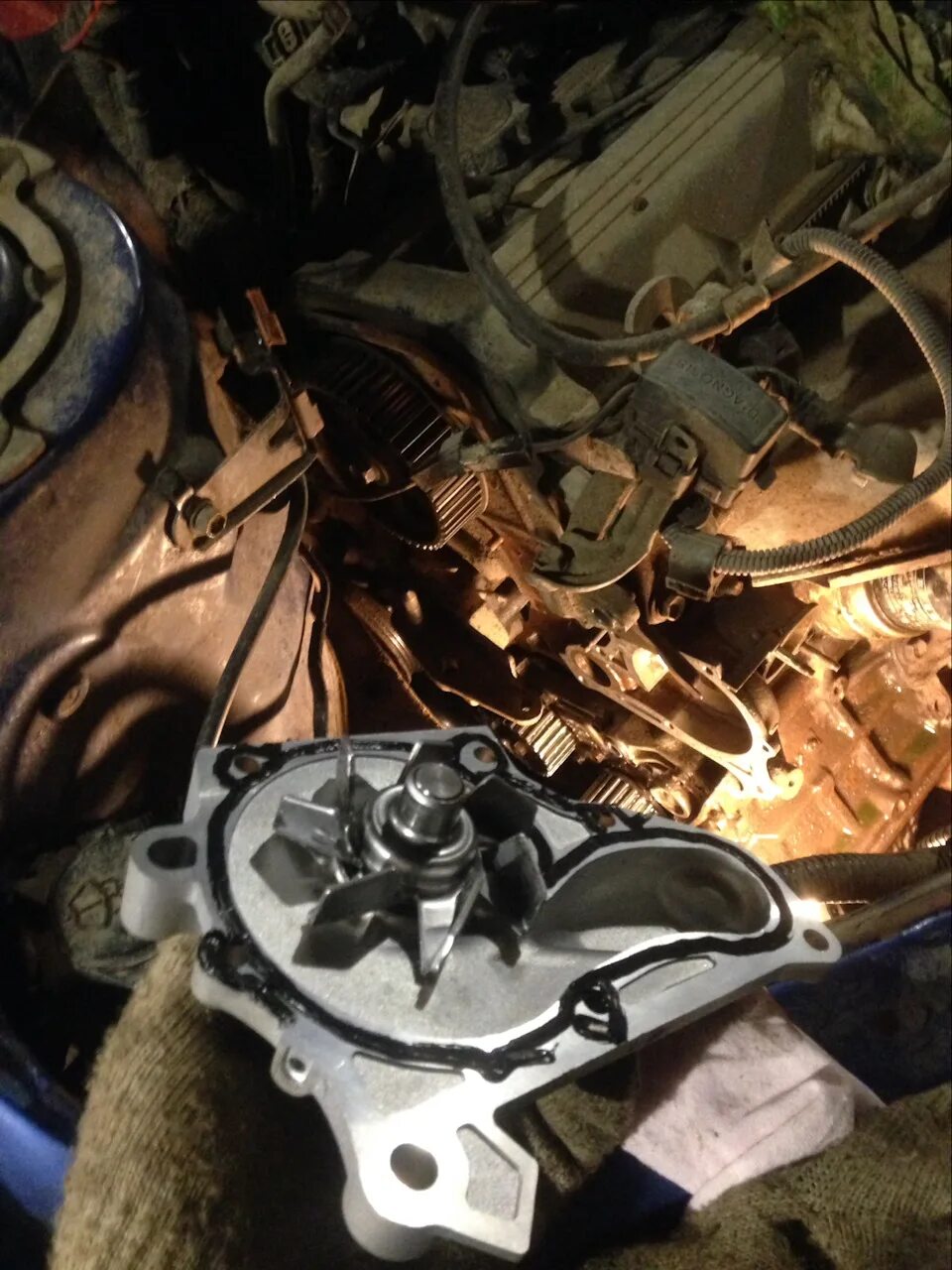 Помпа камри 2. Рав 4 замена насоса. Бензонасос тойота рав 4 1 поколения. Рав 4 замена насоса. Замена помпы рав 4.