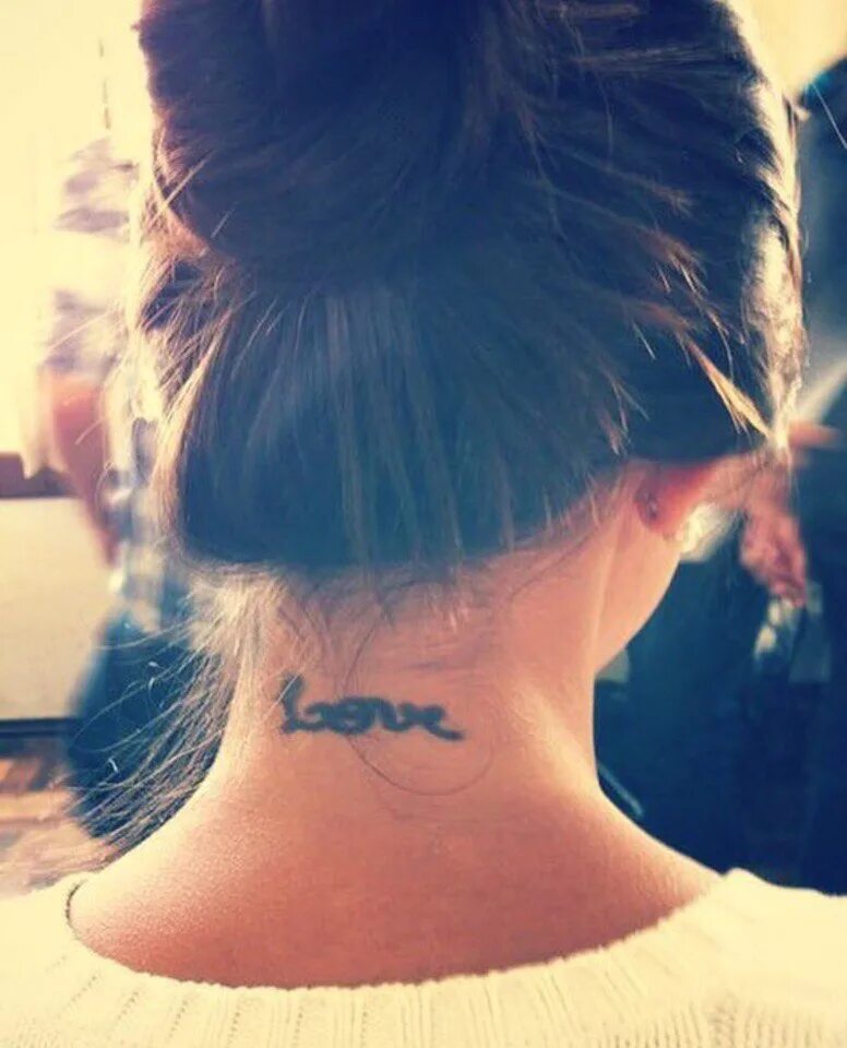 тату на арабском на шее. шея 4 буквы. шея 4 буквы. женские татуировки на шее. тату мужские на шею задняя сторона.