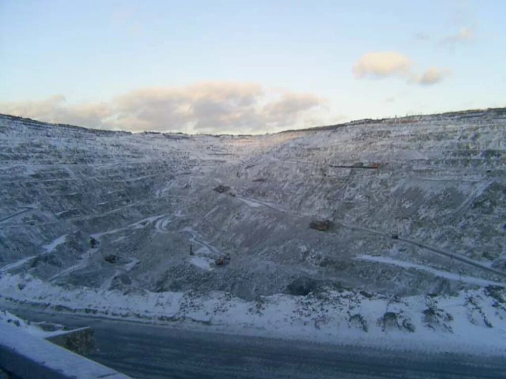 Уральский асбестовый горно-обогатительный комбинат. Достопримечательности асбеста свердловской. Комбинат ураласбест. Город асбест свердловская область. Асбестовый карьер город ясный оренбургская область.
