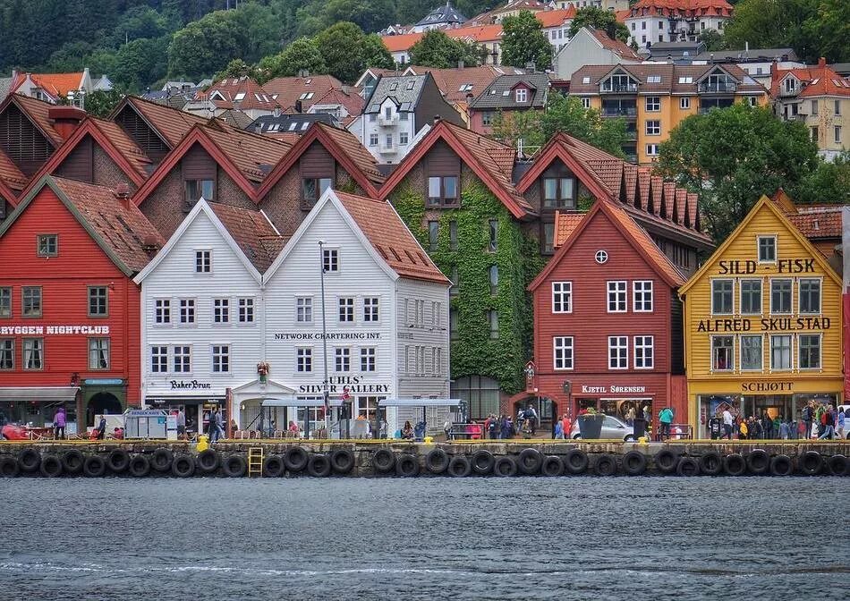 Стокгольм остров юргорден. Швеция летом. Швеция город и флаг. Шведки девушки. Стокгольм швеция флаг.