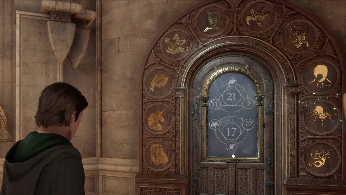 Как открывать двери в хогвартс. Дверная головоломка hogwarts legacy. дверь в хогвартс легаси. хогвартс наследие двери с кубиками. хогвартс легаси головоломка с дверью.