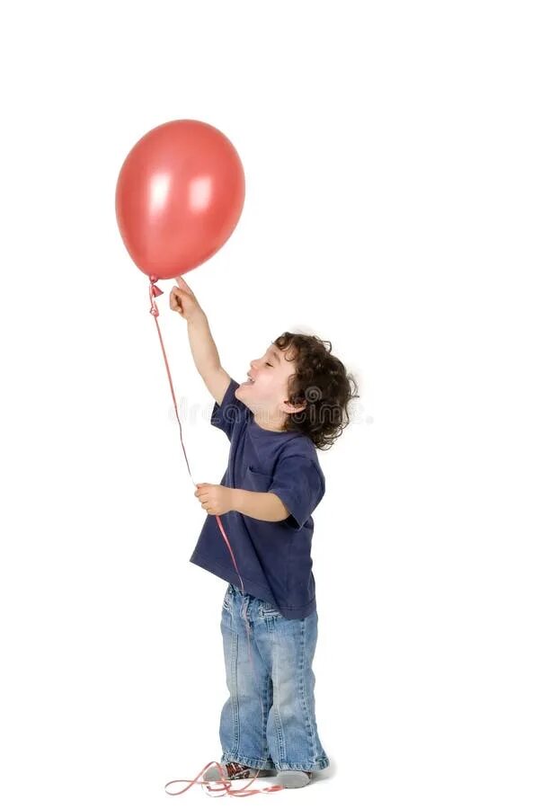 Держит воздушный шарик. Шарики для мальчика. Шарики воздушные для мальчика. Дети с шариками. Мальчик с шаром.